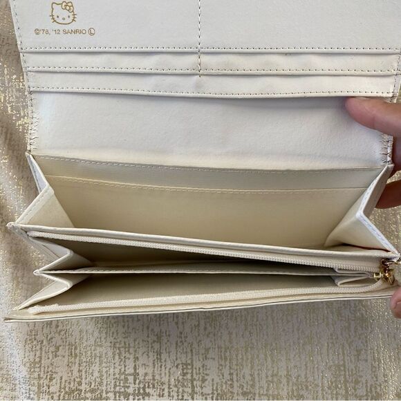 Hello Kitty Sanrio White Faux Patent Leather Long Wallet - Adorable! VGUC! - Picture 8 of 13